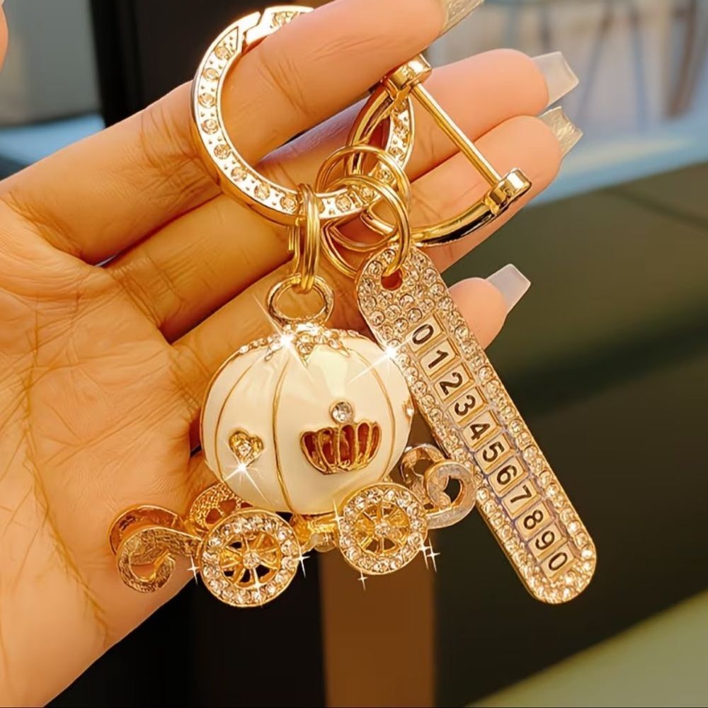 🔥🔥🔥🔥Luxurious Gold and White Carriage Key Holder